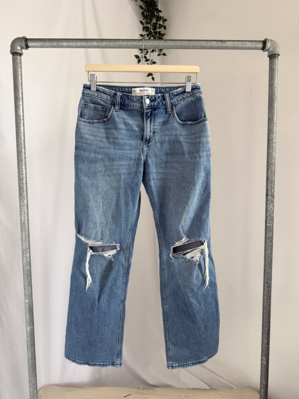 Hollister low rise relaxed straight jeans